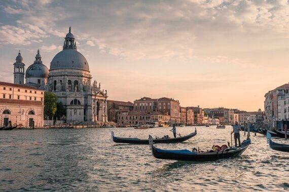 Planning Your Honeymoon in Venice: Top Spots and Romantic Activities